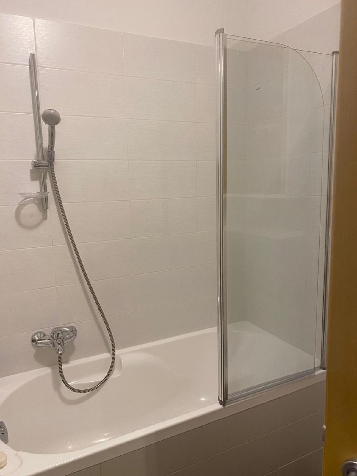 Apartment Angela With Private Garage Slot بولا المظهر الخارجي الصورة